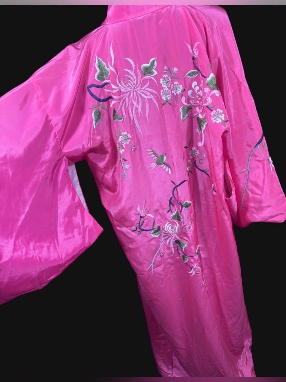 Vintage / antique women’s bright pink ornate embroidered kimono from JAPAN